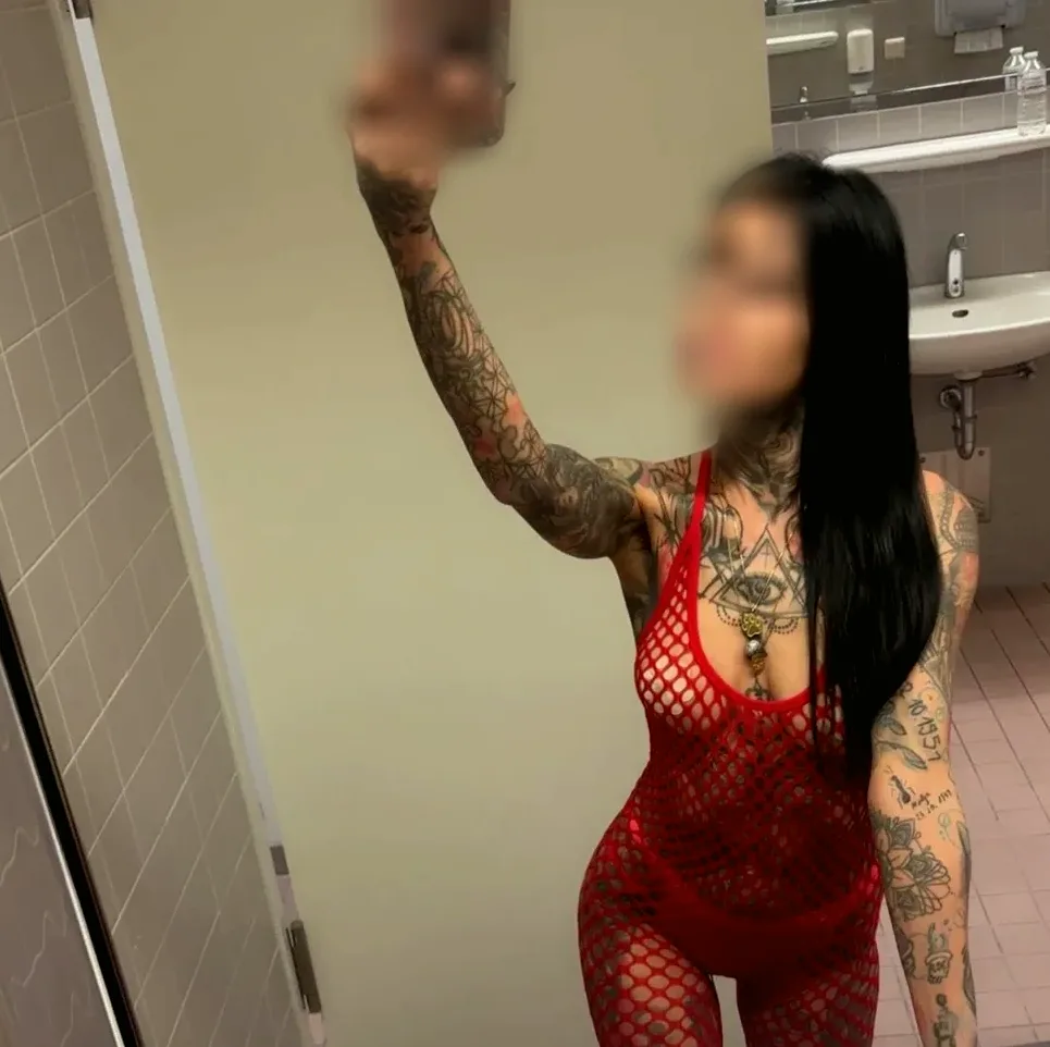 Amina, 34