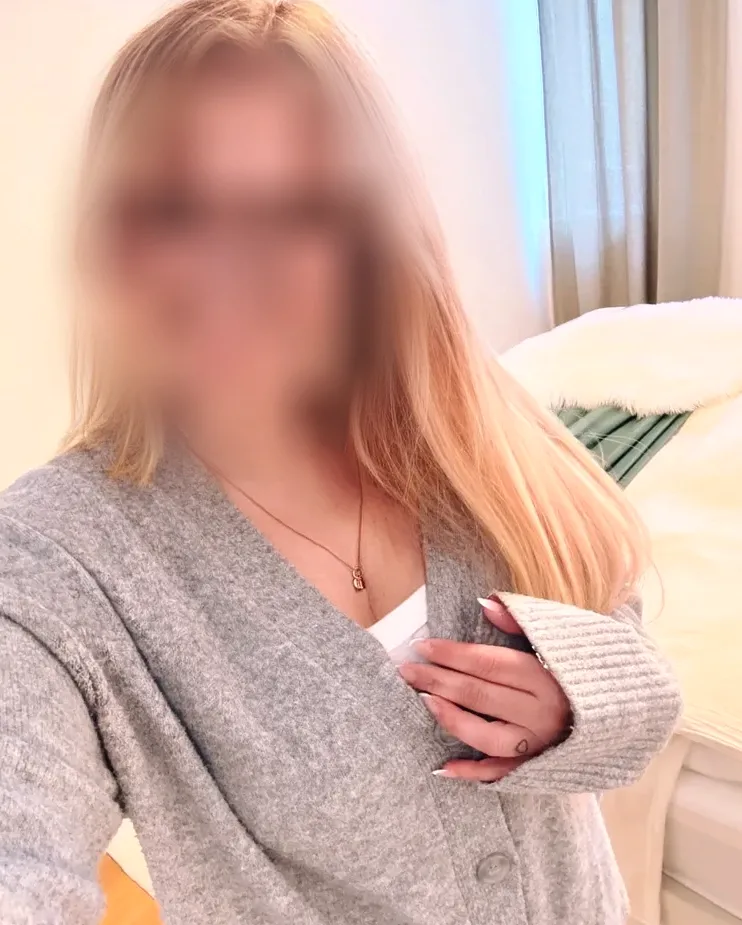 Emma, 36