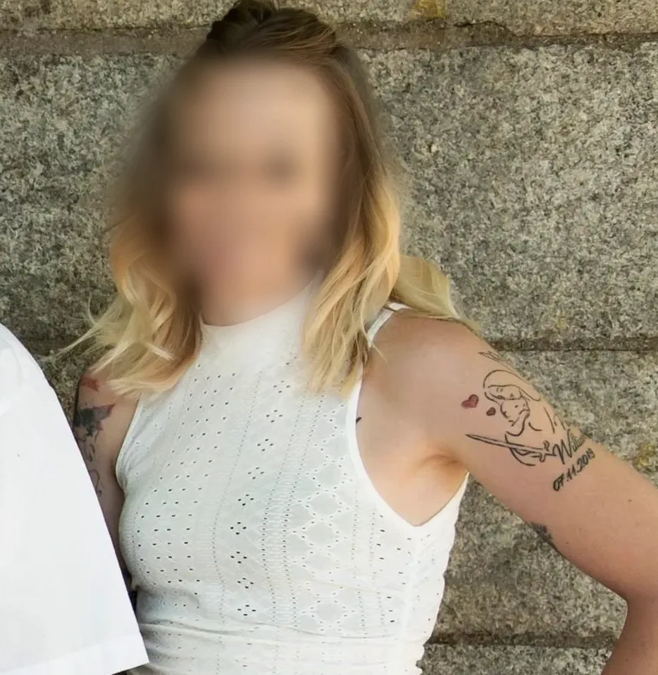 Sabine, 32