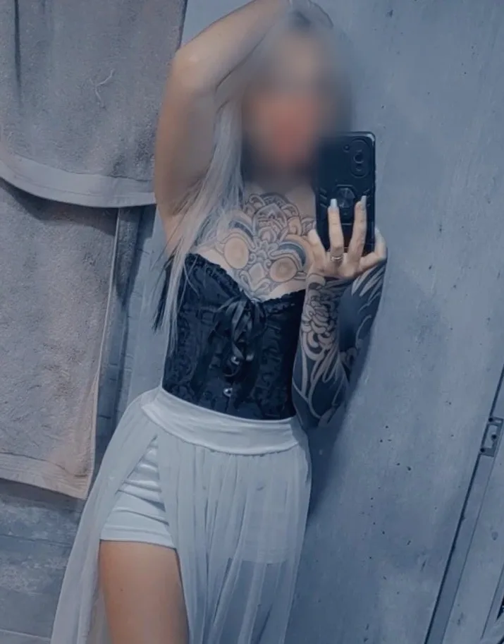 Sara, 24
