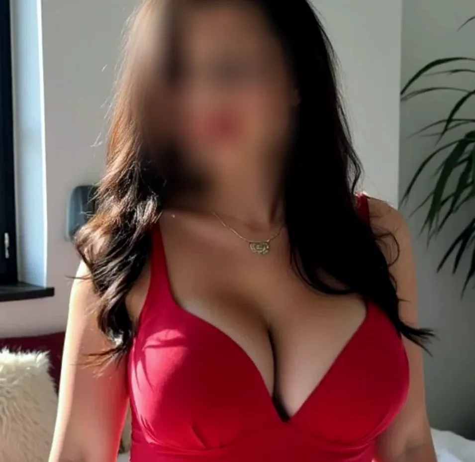 Zoe, 29